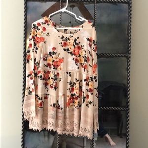 Entro top size small new with tags